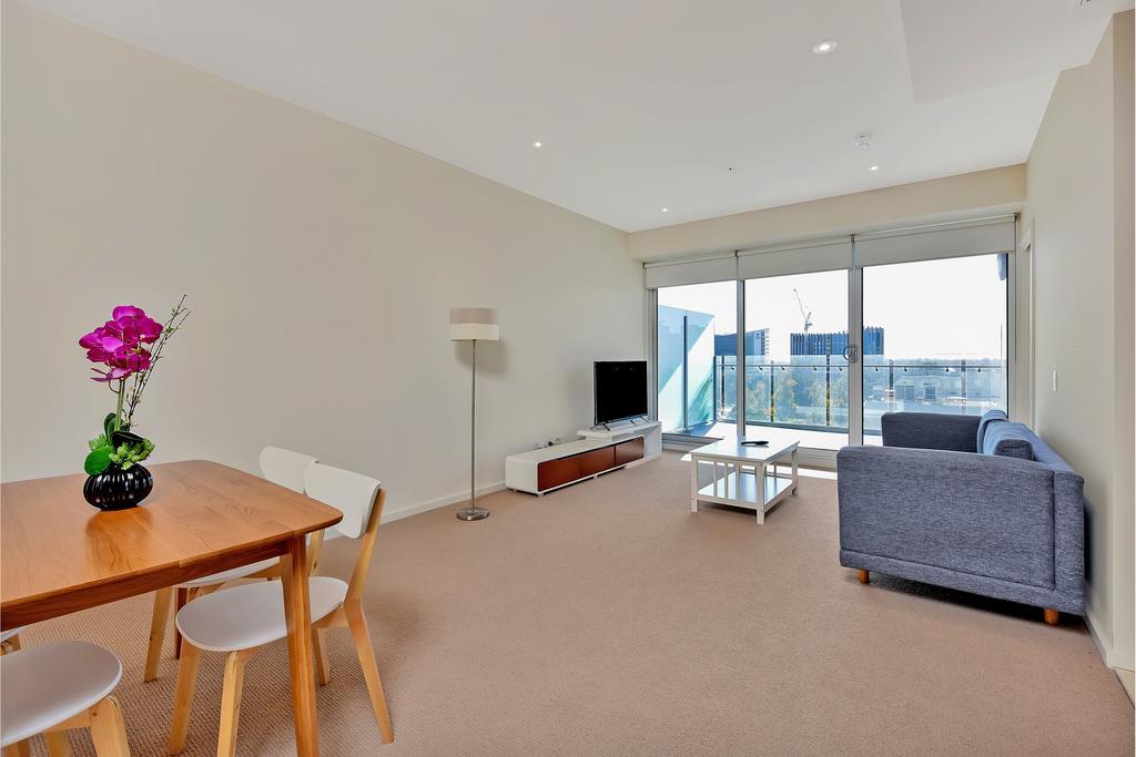 Vision On Morphett Adelaide Central ภายนอก รูปภาพ