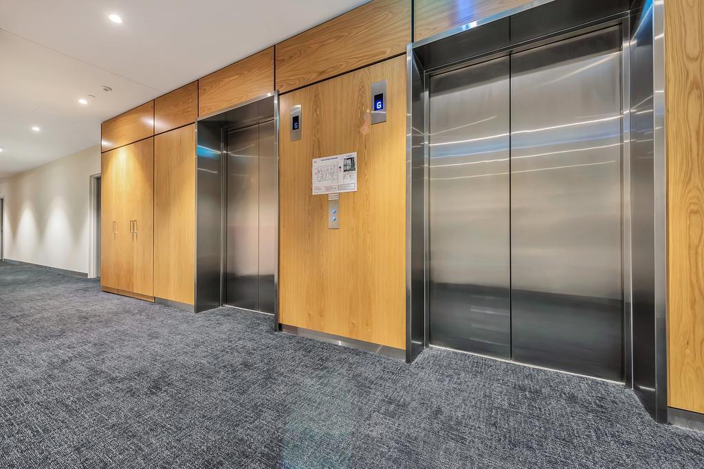 Vision On Morphett Adelaide Central ภายนอก รูปภาพ
