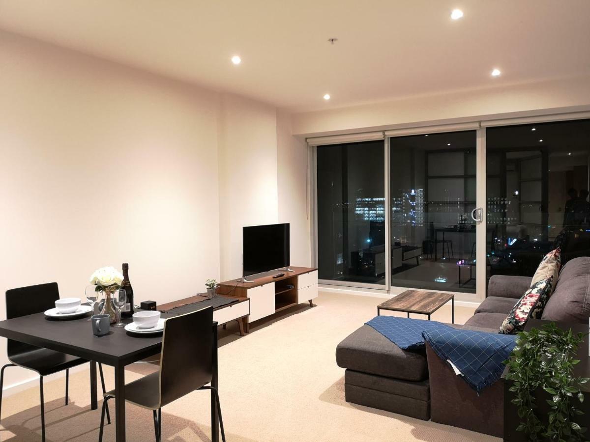 Vision On Morphett Adelaide Central ภายนอก รูปภาพ