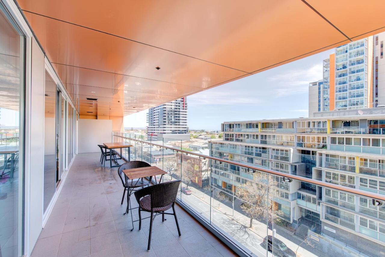 Vision On Morphett Adelaide Central ภายนอก รูปภาพ