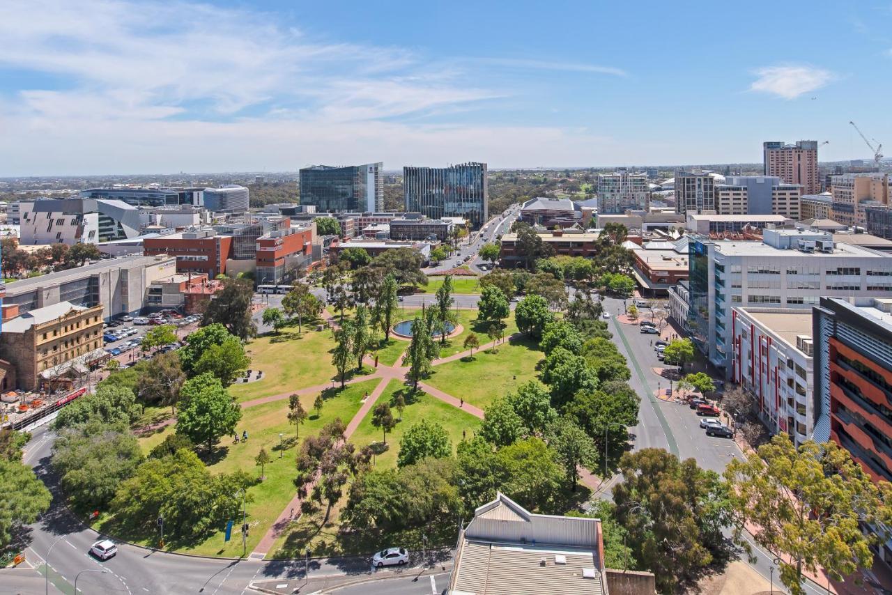 Vision On Morphett Adelaide Central ภายนอก รูปภาพ