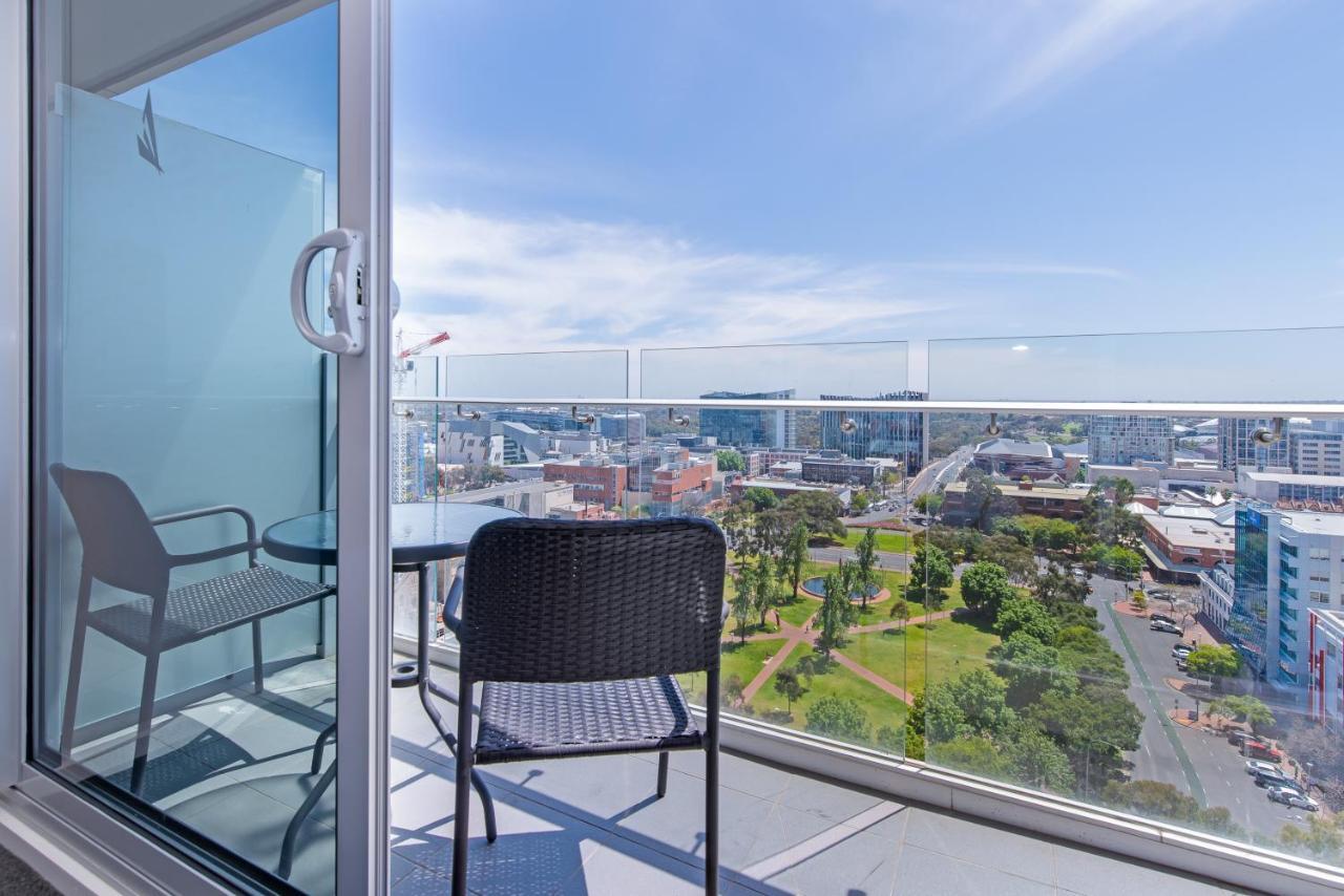 Vision On Morphett Adelaide Central ภายนอก รูปภาพ