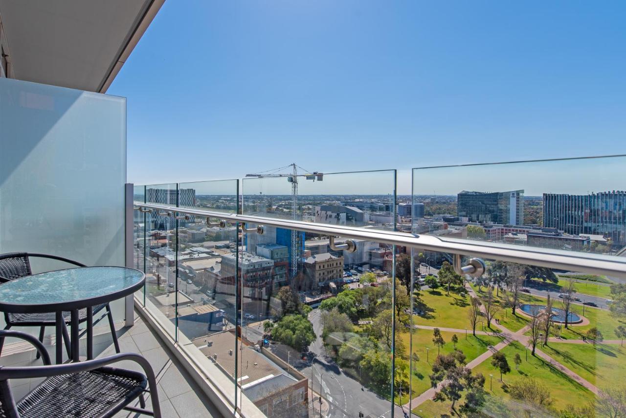 Vision On Morphett Adelaide Central ภายนอก รูปภาพ